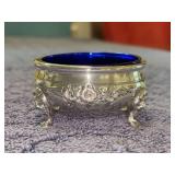 Unmarked ornate sterling salt cellar with cobalt blue glass insert and spoon - 70.3 grams