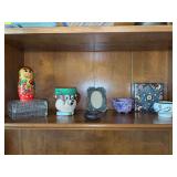 Shelf of home decor - nesting do has only 1 piece