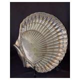 Gorham sterling (40617) shell design footed serving piece - 9 x 9-1/4 - 478.6 grams - piece is heavy