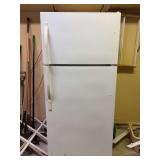 Sears Kenmore 20 cu ft refrigerator with top mount freezer (no ice maker and working condition) - 30 x 30 x 65 tall