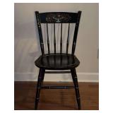 Vintage Nichols & Stone black and gold stenciled Hitchcock-style thumb-back spindle chair features a decorative fruit basket crest and classic gilt striping
