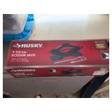 Like new Husky 1-1/2 ton scissor jack in original box - working condition