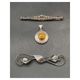 Grouping of (3) sterling jewelry pieces - 2 brooches and 1 pendant - 16 total grams