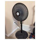 LASKO 3-speed oscillating stand fan - working condition