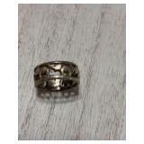 Sterling silver band ring with elephant cutouts. size 6- 4g marked 925