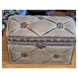 Leather like padded chest. 16.5 X 10 X 11.25 in tall. Latch is missing.