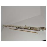 Artley flute made in Nigales, Ariz. Includes hard case and cleaning rod. c 1960-1970.Needs polished and serviced. Case is not original to flute and is cracked as shown.