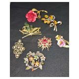 Grouping of brooches.