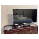 Samsung 32” Smart TV with remote and RCA antenna - model UN32J5500AF