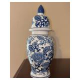 Traditional blue and white Chinoiserie porcelain ginger jar with a matching lid - 12” tall