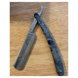 Solingen “Something New” straight razor with marble-look handle