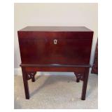 Very nice mahogany finish lift-top box - 17-3/8 x 9-1/4 x 20 tall