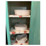 2 Corning Ware French white casserole dishes. 2.8 L and a 1.8 L with lid. Also included is a Corning ware simply light 1.5 quart and a corning ware oven and range safe 7 x 5 1/2“ x 2“ dish
