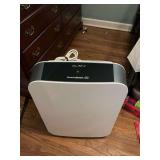 Alen BreathSmart 75i room Wi-Fi air purifier.