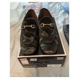 Guess size 11 1/2 multicolored slippers -Edwin 5