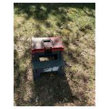 Stepstool with built-in toolbox 17 1/2“ x 16“ x 17“