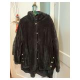 A light weight hooded jacket. Appears to fit 2X.