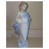 NAO by Lladró Holy Mary Figurine (Model #1441) 10.25 in tall. No box.
