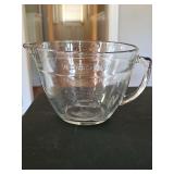 Pampered Chef eight cup batter bowl with pouring lip and handle.
