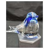 Art glass bird figurine with cobalt blue accent. 3 in tall.