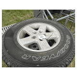 Set of 5 Jeep Wheels and Tires P255 75 17