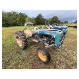 Ford 2000 Tractor - Gas, PS