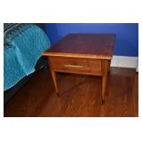 Vintage Lane MCM single drawer side table, 22x26x2