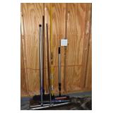Tool lot: 3 squeegees, T-bar floor coater, Alumigl