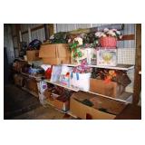 Lot: Christmas decorations, LP records, housewares