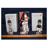 Lot: 3 bobble heads, 1991-1994 MLB NFL NBA trading