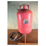 Central Pneumatic 110lb Pressurized Abrasive Blast