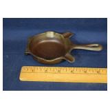 Griswold ash tray; as is
