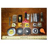 Lot: tape measures and razor knives; as is