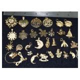 Marked 14 kt gold jewelry: collection of charms an