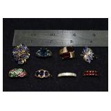 Marked 14 kt gold jewelry: 8 rings set with facete