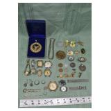 Lot: silver jewelry, wrist watches, pins and medal
