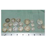 US silver coin lot: 11 quarters, 2 half dollars, 3