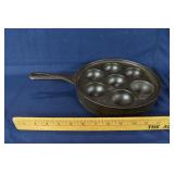 Griswold no.32 962 cast iron aebleskiver or Munk P