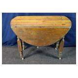 19th C oak drop leaf extension table, 42x18-45x31"