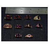 Marked 14 kt gold jewelry: 10 rings set with facet