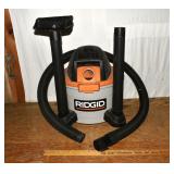 Ridgid working 6gal 2.5hp shop vac with attachment
