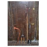 Lot: bow saw, hedge trimmers, limb trimmer, lopper