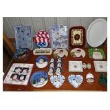 Christmas motif pottery table wares, 5 large plast