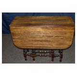 Mahogany William and Mary style gateleg drop leaf