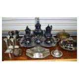 Silver plate table wares: 7 piece Towle tea and co