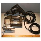 2 working Black & Decker Professional tools: scrol