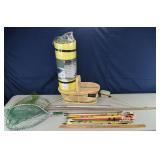 Lot: 3 fishing nets, bow and arrows, camping pad,