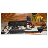 Collection of assorted drill/router/Forstner bits,