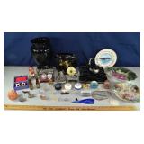 Collectable lot: Wade figures, paper weights, yo-y