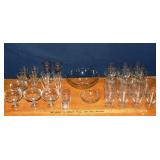 32 piece glass lot: adv., 8 etched glasses